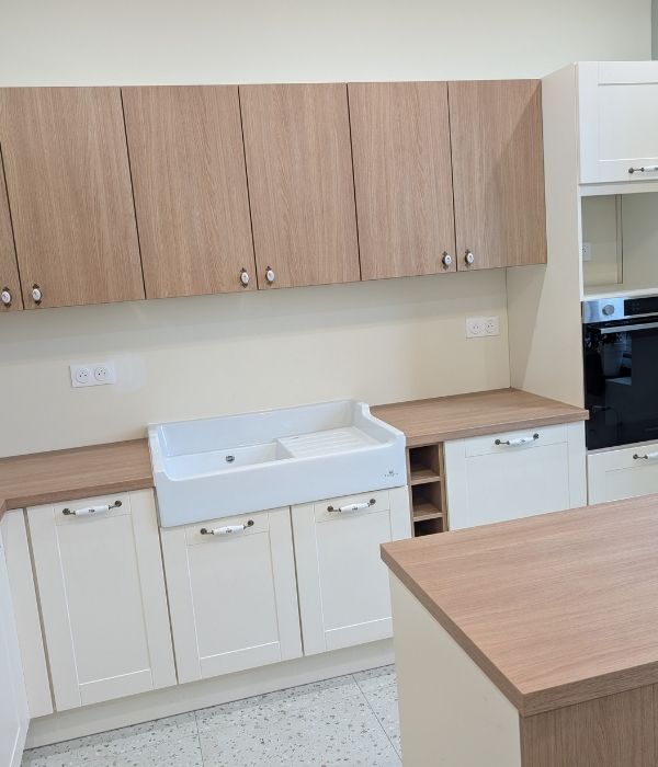 Meubles de cuisine et électroménager intégré après installation à Roisel